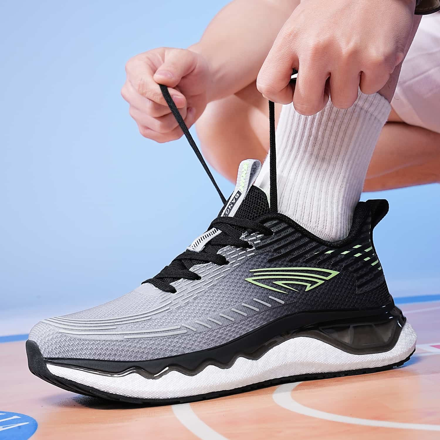 Anti-slip wear-resistant low-top sports shoes