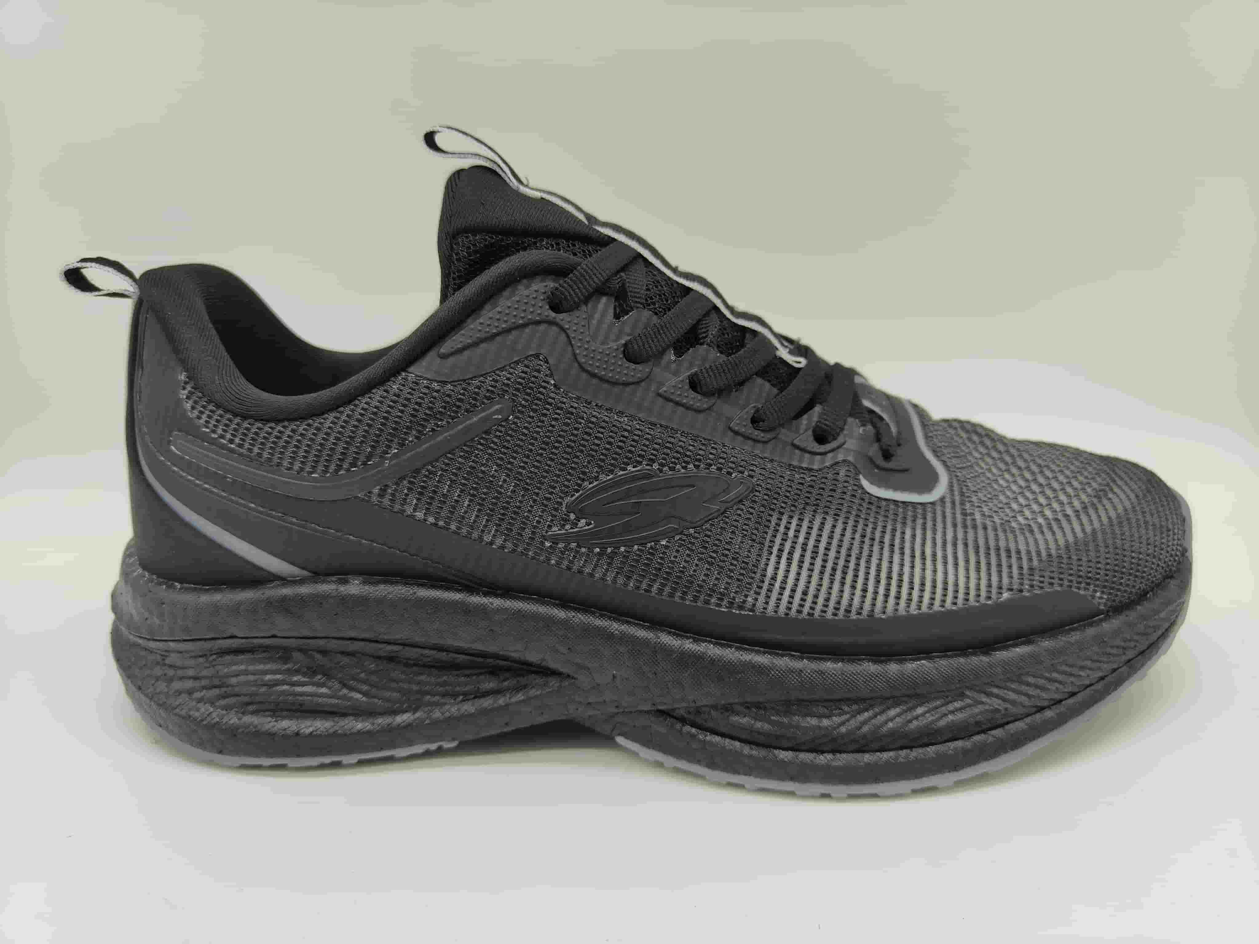 Comfortable and lightweight mesh sports shoes